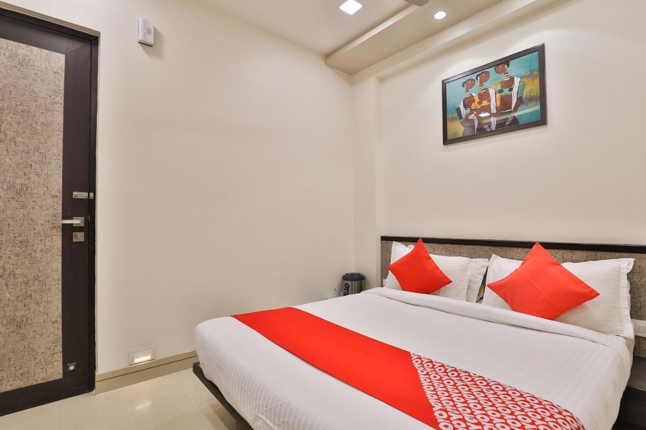 Oyo 23289 Hotel Anmol Palace Ахмедабад Экстерьер фото