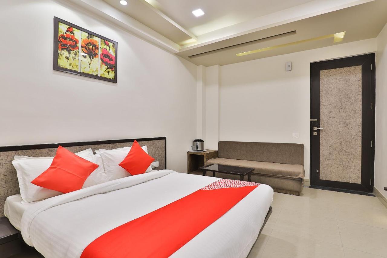 Oyo 23289 Hotel Anmol Palace Ахмедабад Экстерьер фото