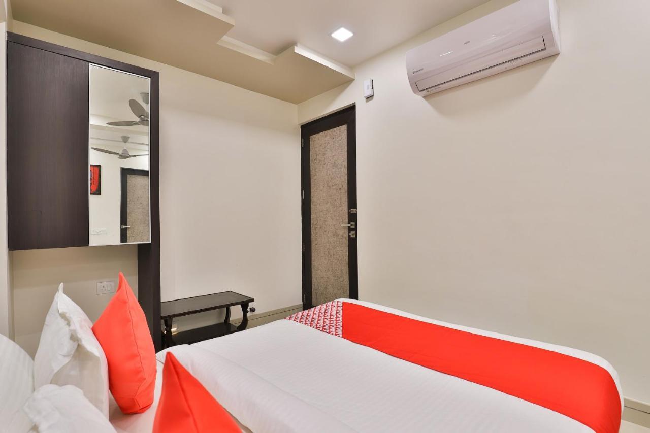 Oyo 23289 Hotel Anmol Palace Ахмедабад Экстерьер фото