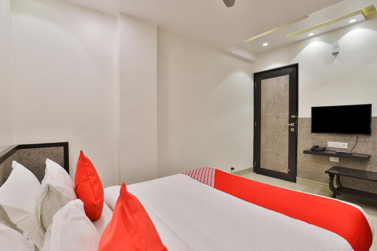 Oyo 23289 Hotel Anmol Palace Ахмедабад Экстерьер фото