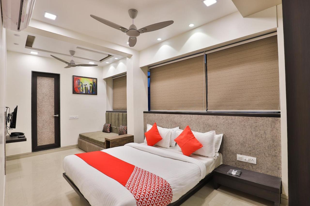 Oyo 23289 Hotel Anmol Palace Ахмедабад Экстерьер фото