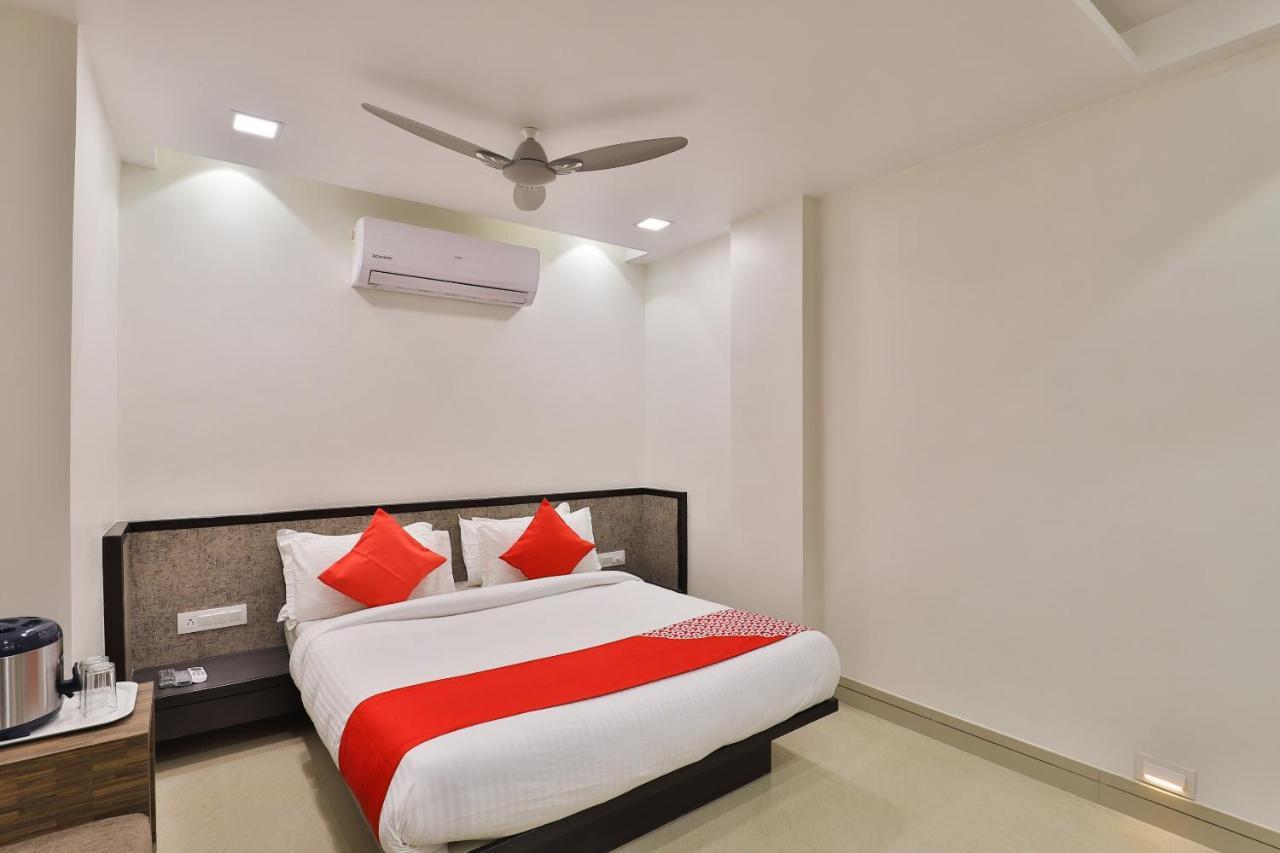 Oyo 23289 Hotel Anmol Palace Ахмедабад Экстерьер фото