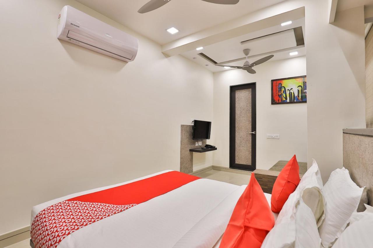 Oyo 23289 Hotel Anmol Palace Ахмедабад Экстерьер фото