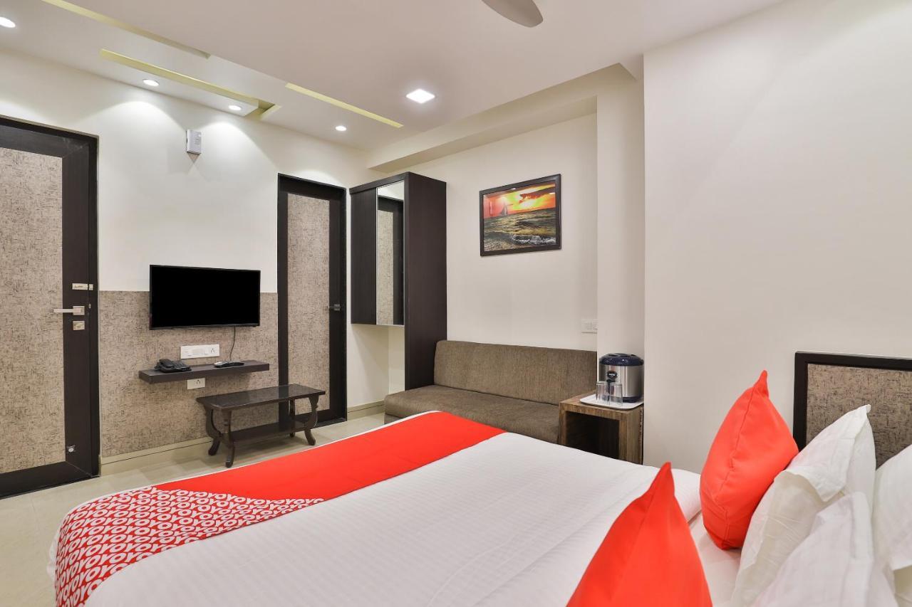 Oyo 23289 Hotel Anmol Palace Ахмедабад Экстерьер фото