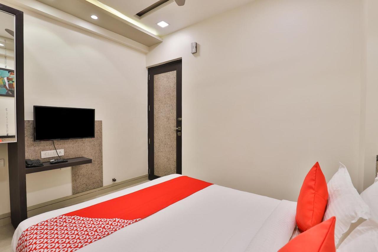 Oyo 23289 Hotel Anmol Palace Ахмедабад Экстерьер фото